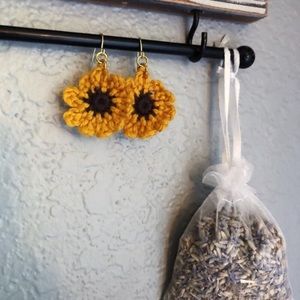 🌻2/$20🌻 Cute Crocheted Floral Sunflower Earrings!